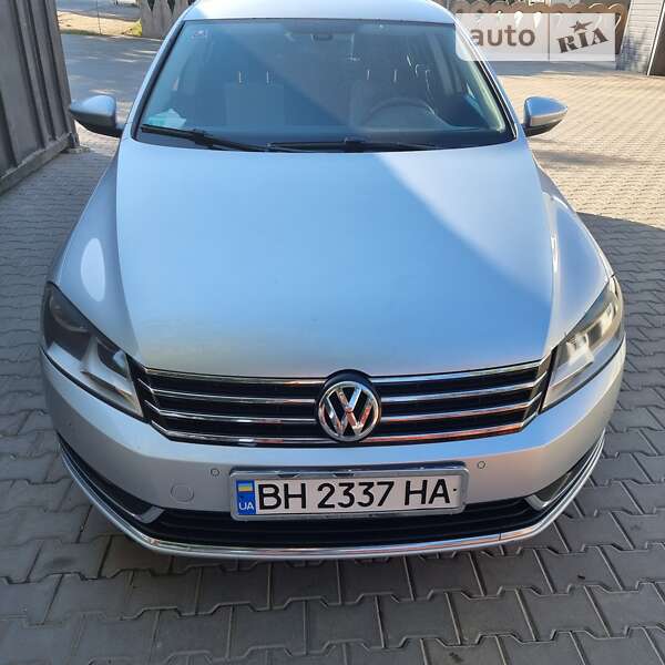 Седан Volkswagen Passat 2011 в Одессе