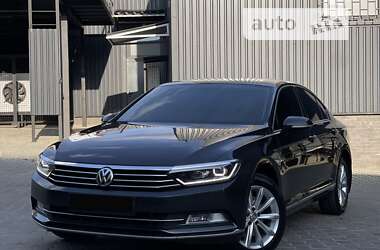 Седан Volkswagen Passat 2018 в Ужгороді