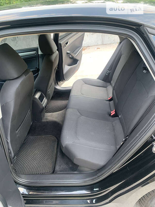 Седан Volkswagen Passat 2012 в Киеве