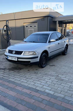 Седан Volkswagen Passat 1999 в Житомире