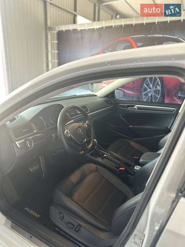 Седан Volkswagen Passat 2018 в Киеве