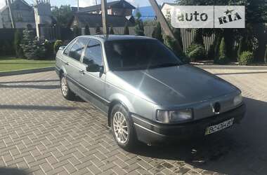 Седан Volkswagen Passat 1988 в Любешове