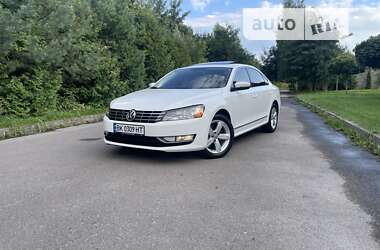 Седан Volkswagen Passat 2013 в Ровно