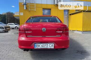 Седан Volkswagen Passat 2013 в Ровно