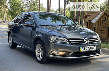 Седан Volkswagen Passat 2012 в Ірпені