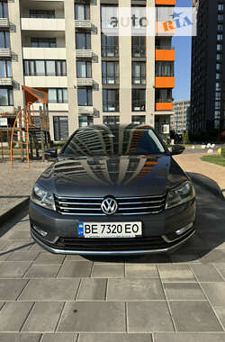 Седан Volkswagen Passat 2012 в Києві