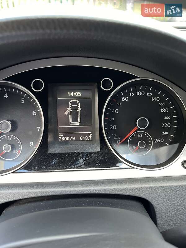 Універсал Volkswagen Passat 2010 в Острозі