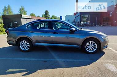 Седан Volkswagen Passat 2017 в Коцюбинском