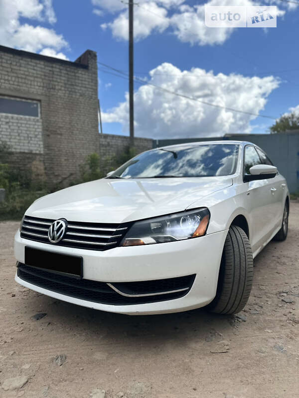 Седан Volkswagen Passat 2014 в Харкові