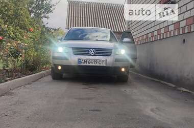 Седан Volkswagen Passat 2003 в Звягелі