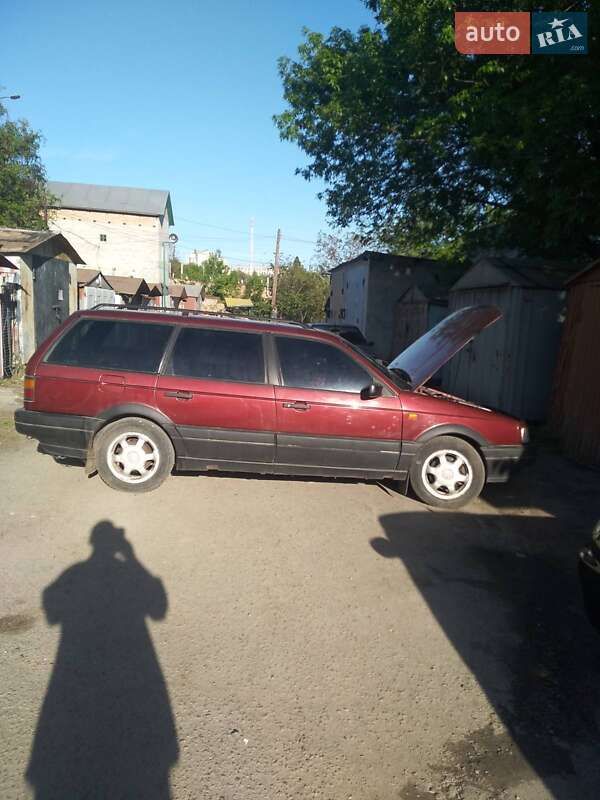 Універсал Volkswagen Passat 1993 в Києві