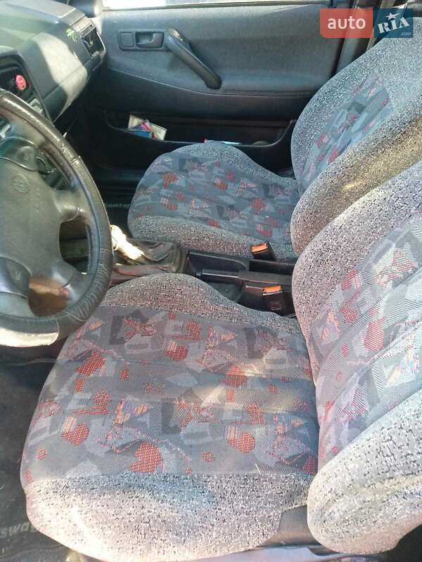 Універсал Volkswagen Passat 1993 в Києві