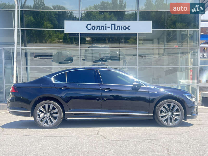 Седан Volkswagen Passat 2018 в Запорожье