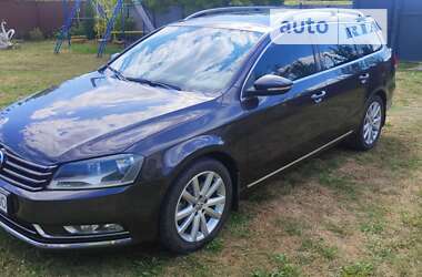 Універсал Volkswagen Passat 2011 в Охтирці