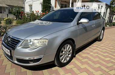 Седан Volkswagen Passat 2006 в Тростянце