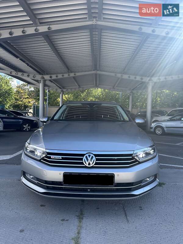 Універсал Volkswagen Passat 2015 в Києві