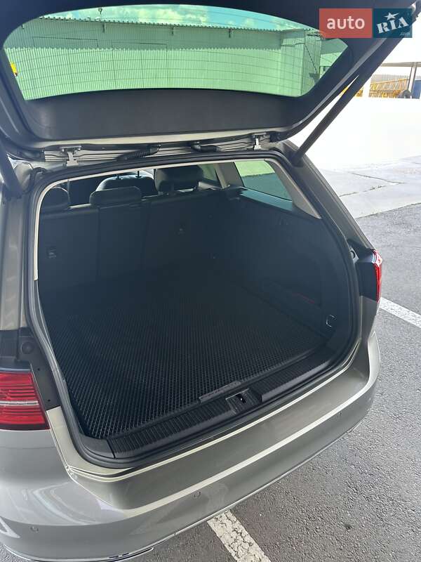 Універсал Volkswagen Passat 2015 в Києві