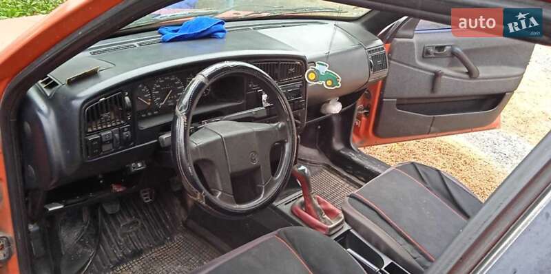 Универсал Volkswagen Passat 1989 в Борщеве