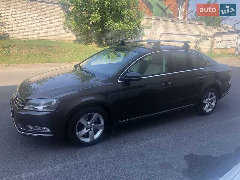 Седан Volkswagen Passat 2013 в Львові
