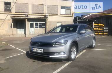 Универсал Volkswagen Passat 2018 в Киеве