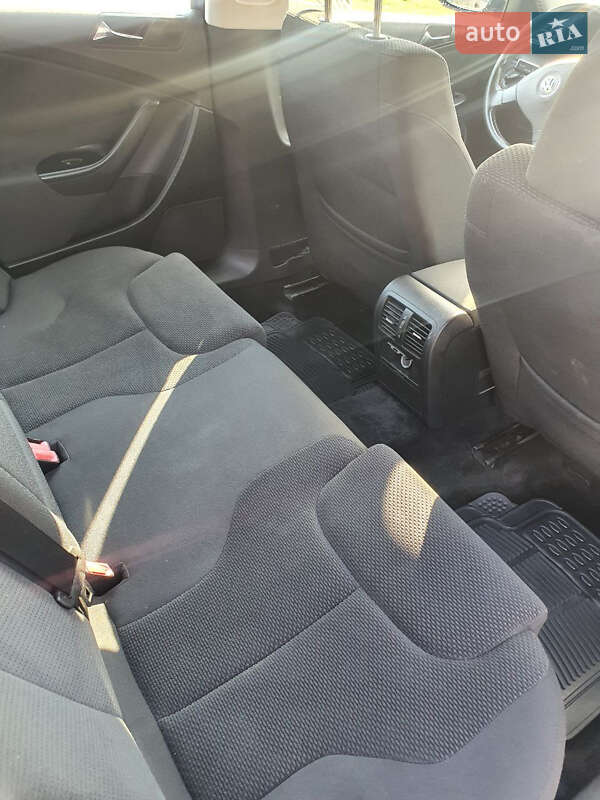 Седан Volkswagen Passat 2006 в Иршаве