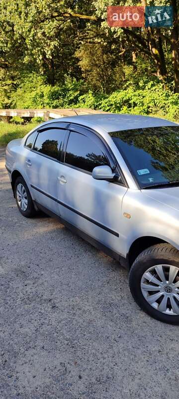 Седан Volkswagen Passat 1998 в Ровно