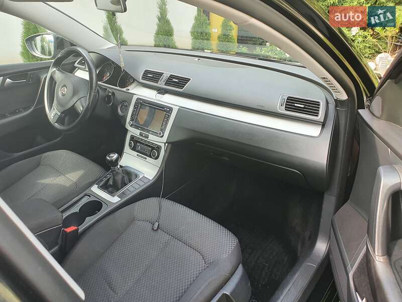 Седан Volkswagen Passat 2011 в Хмельницком