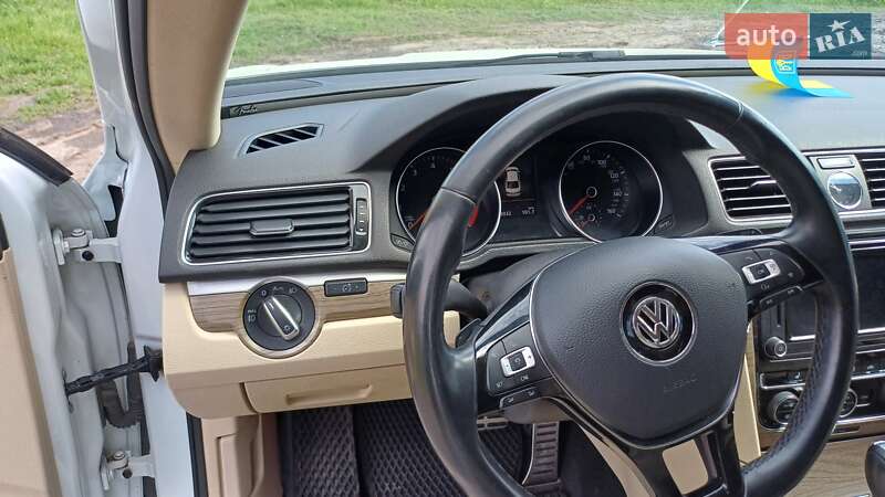 Седан Volkswagen Passat 2015 в Киеве