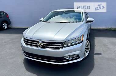 Седан Volkswagen Passat 2018 в Ивано-Франковске