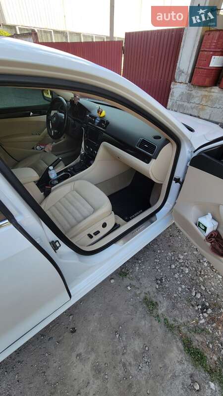 Седан Volkswagen Passat 2013 в Кривом Роге