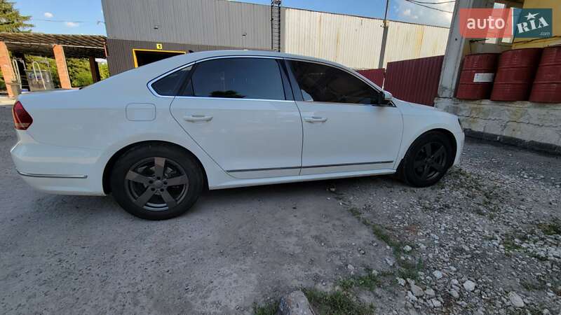 Седан Volkswagen Passat 2013 в Кривом Роге