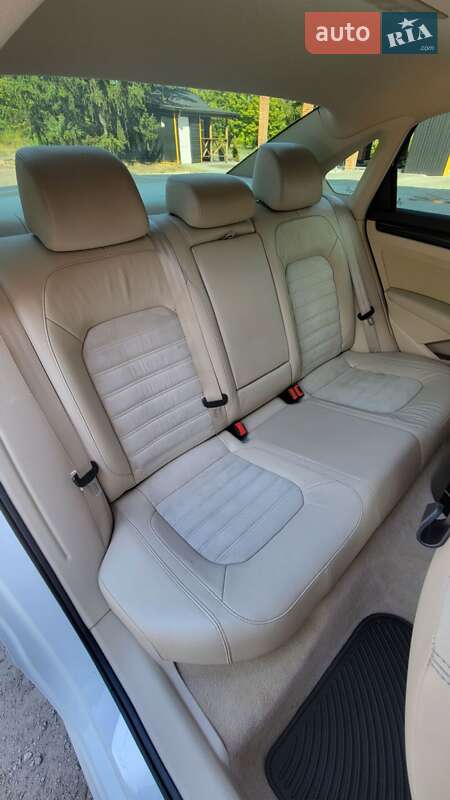 Седан Volkswagen Passat 2013 в Кривом Роге