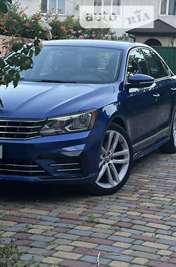 Седан Volkswagen Passat 2016 в Киеве