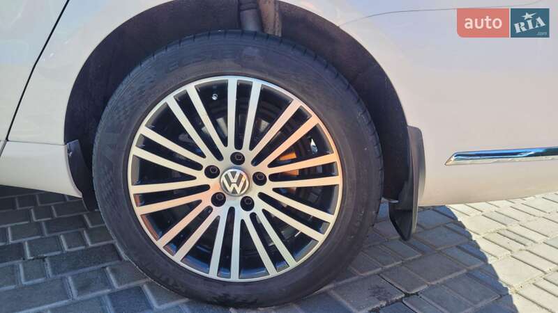 Універсал Volkswagen Passat 2012 в Кропивницькому