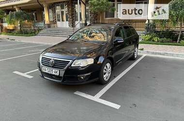 Универсал Volkswagen Passat 2006 в Киеве