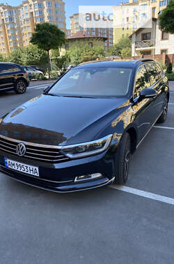 Универсал Volkswagen Passat 2017 в Киеве