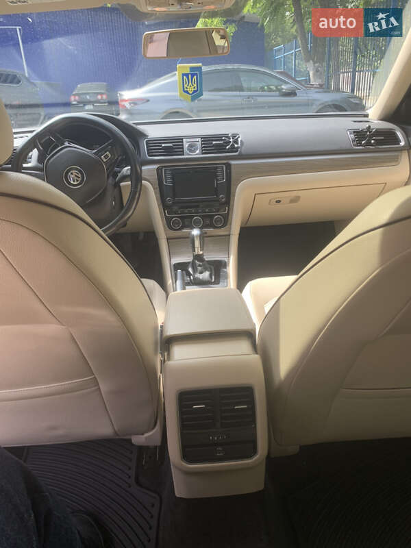 Седан Volkswagen Passat 2016 в Ужгороде