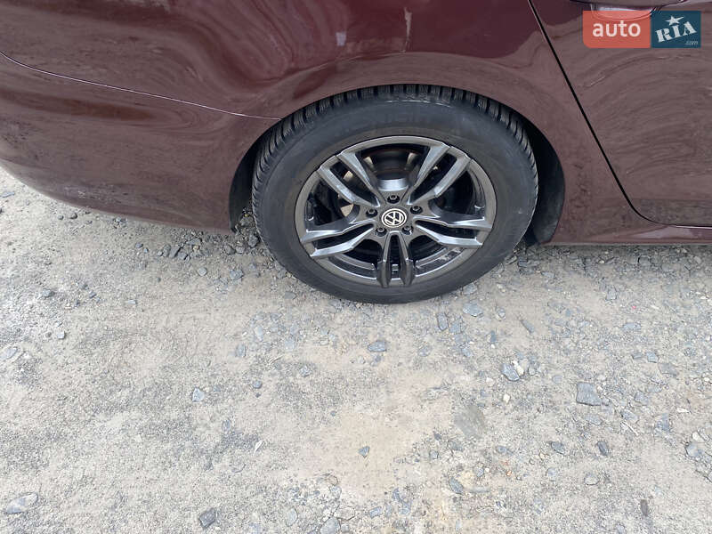 Седан Volkswagen Passat 2012 в Чернигове