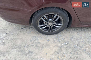 Седан Volkswagen Passat 2012 в 