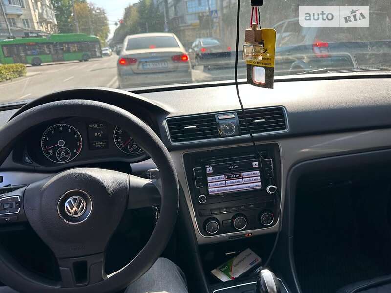 Седан Volkswagen Passat 2013 в Житомирі