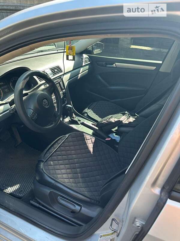 Седан Volkswagen Passat 2013 в Житомирі