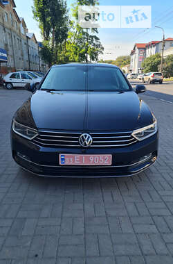 Седан Volkswagen Passat 2015 в Луцьку