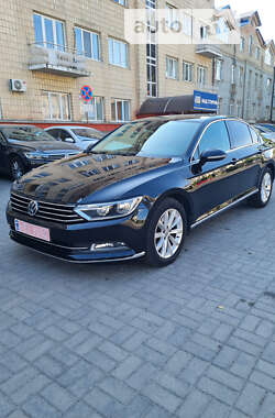 Седан Volkswagen Passat 2015 в Луцьку