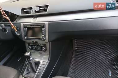 Седан Volkswagen Passat 2011 в 