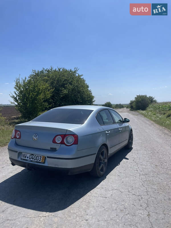 Седан Volkswagen Passat 2005 в Бучачі