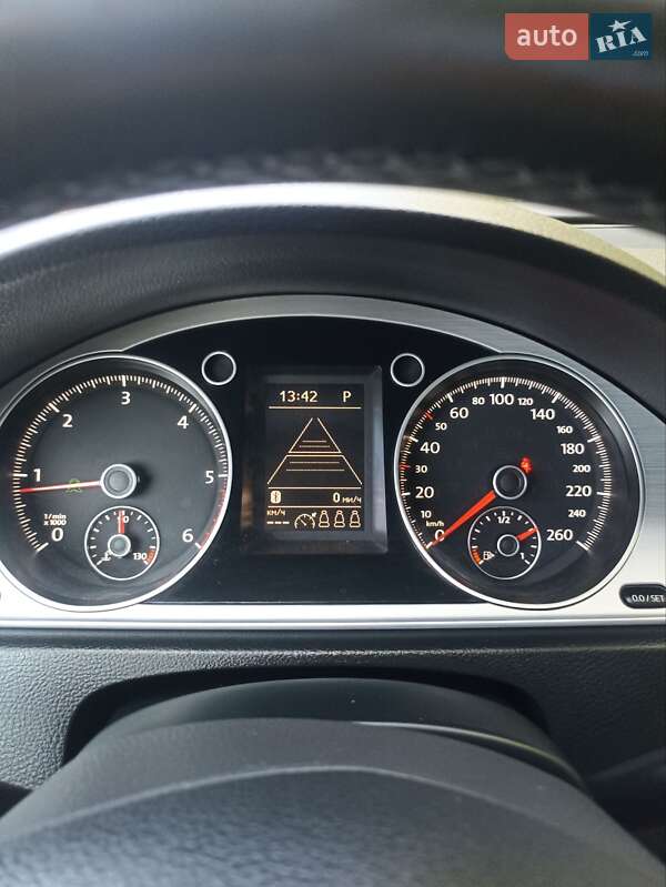 Універсал Volkswagen Passat 2014 в Дрогобичі