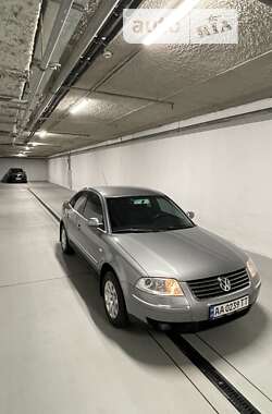 Седан Volkswagen Passat 2003 в Києві