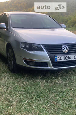 Седан Volkswagen Passat 2005 в Чинадієвому