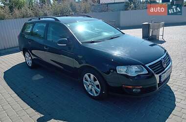 Универсал Volkswagen Passat 2008 в Староконстантинове