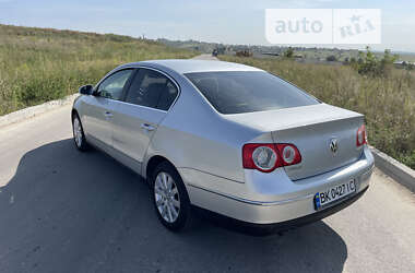 Седан Volkswagen Passat 2005 в Ровно